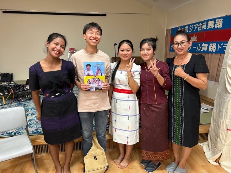 ※阪口さんの左にいる白の服を着た2名、清水の右にいる白の服を着た1名がアツスクールの卒業生