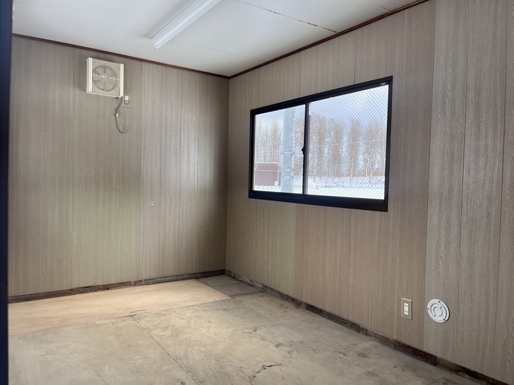 新プレハブ施設（内）