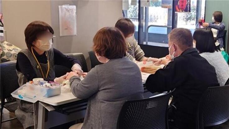 🖼 ハンドマッサージを通じたふれあいの場