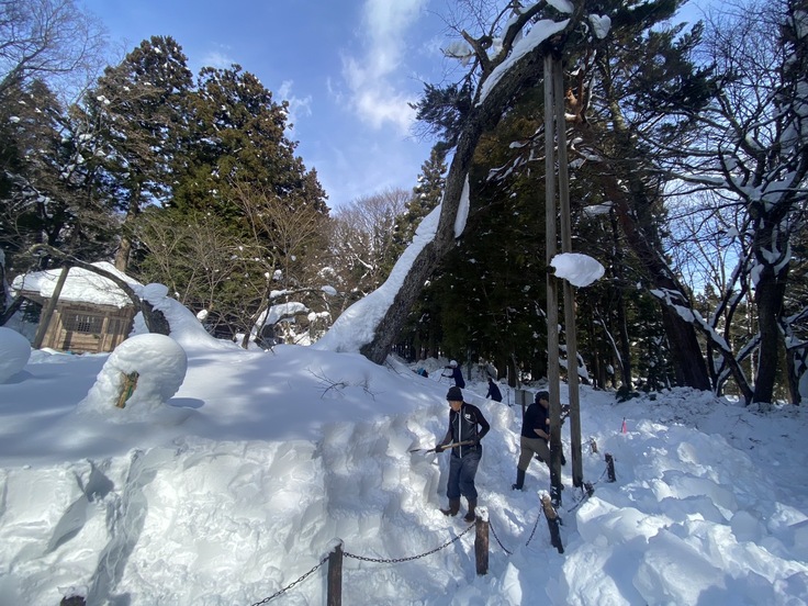 まずは除雪からです