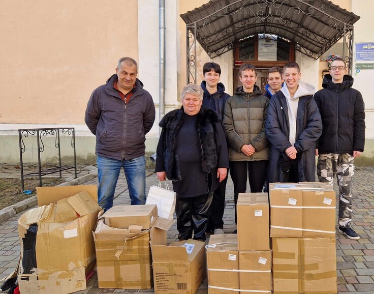 先日搬出した物資がテルノーピリ州クレメネチに届きました