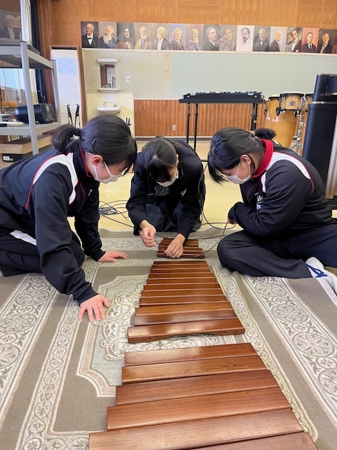 1つ1つの楽器を自分たちで準備