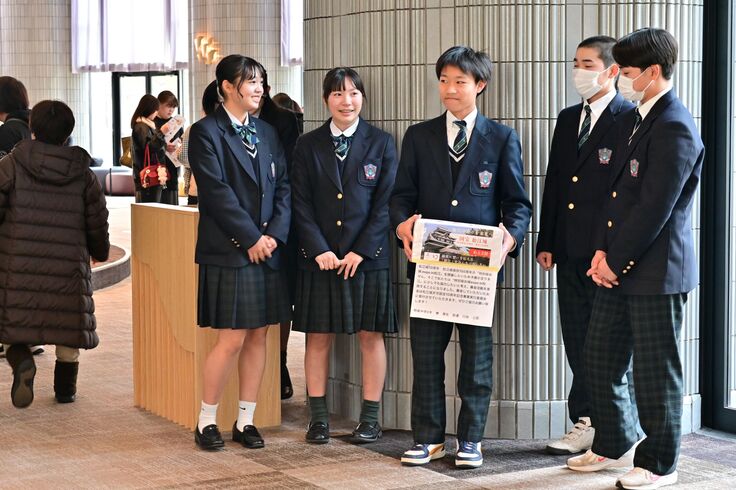 約30分と限られた時間で大人相手に募金を募りました