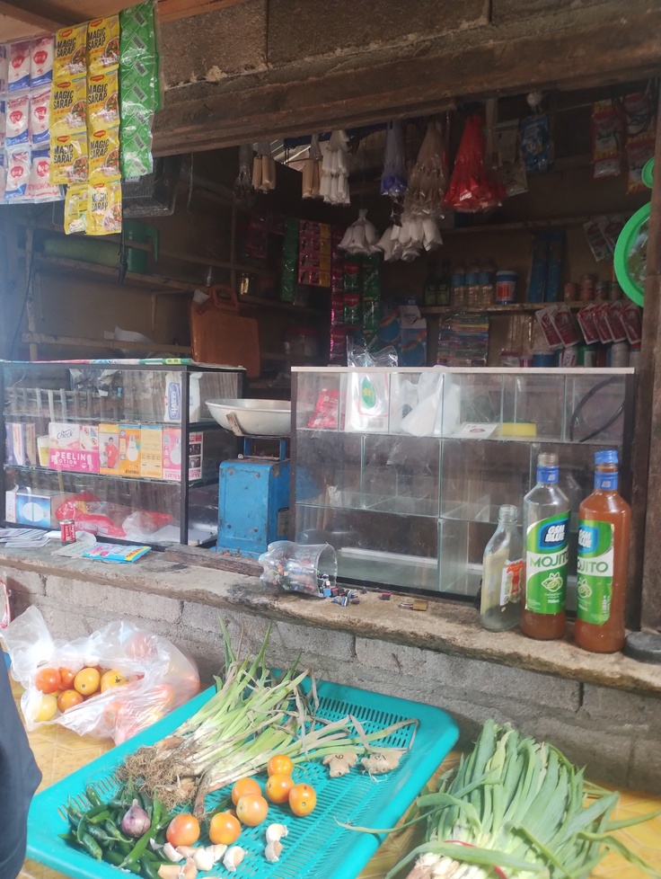 島のあちこちにあるお店