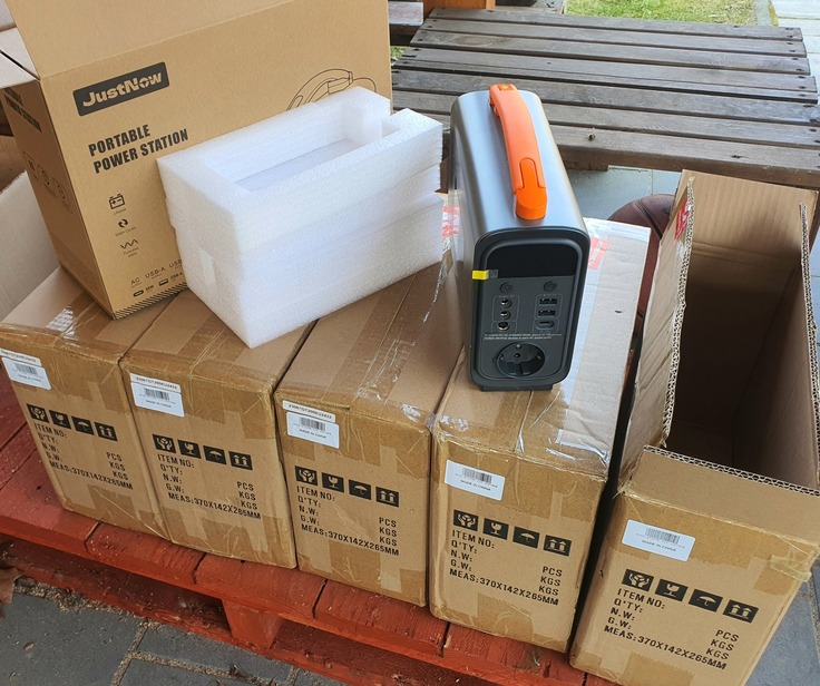 パワーバンク5台をウクライナの子ども達に