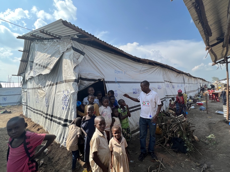 20250313_難民が暮らす避難テント外観 (1).JPG