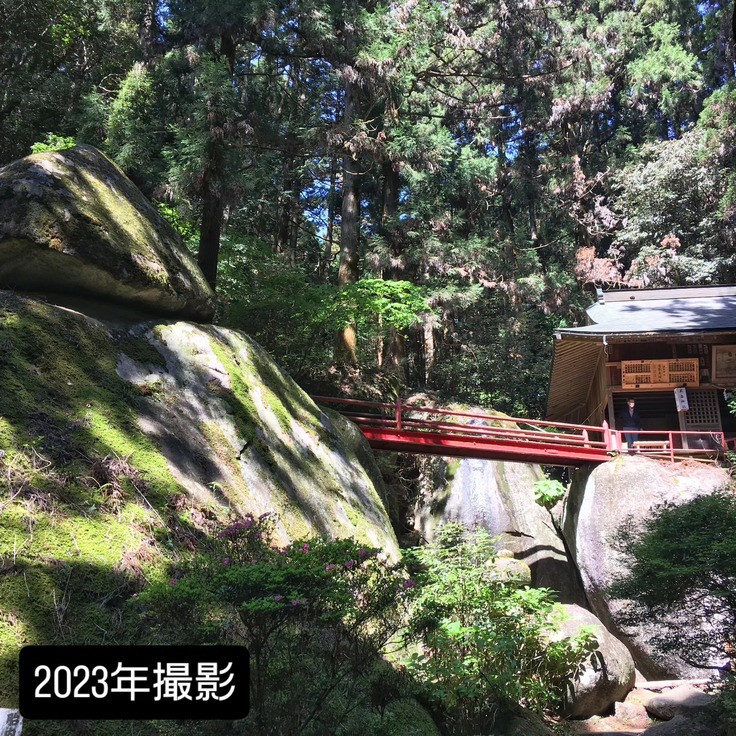 2023年撮影　社殿と御供石