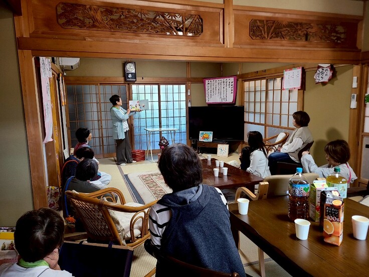 えェ～ほんの会さんによる絵本の読み聞かせ