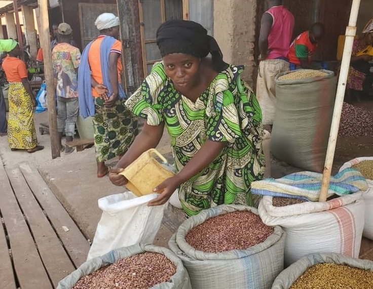 現金給付を使って小規模ビジネスを開始したコンゴ受益者