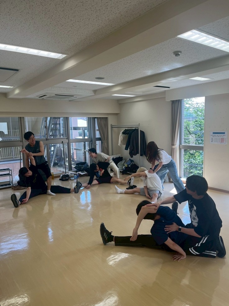 ストレッチをするみんな