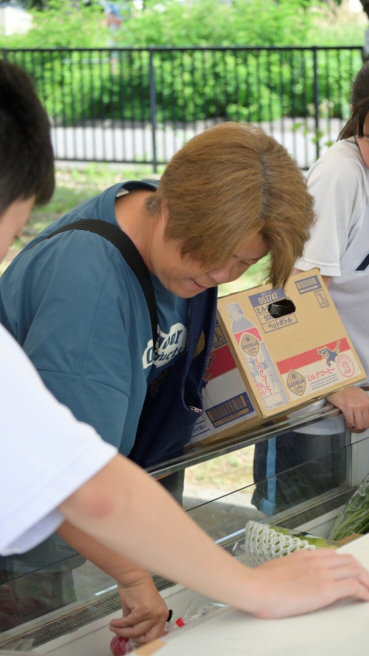 馬場農園が野菜を納品する風景