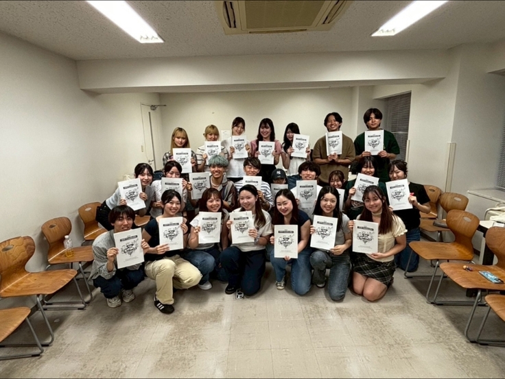 渡航前最後のミーティングの様子(この時はメンバー全員で士気を高め現地活動に向けた最終調整を行なっていました)