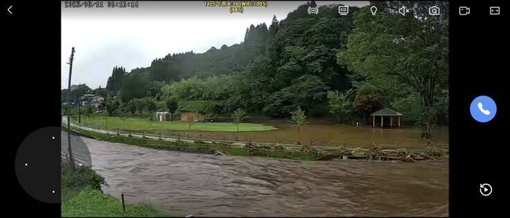 増水した通潤橋前