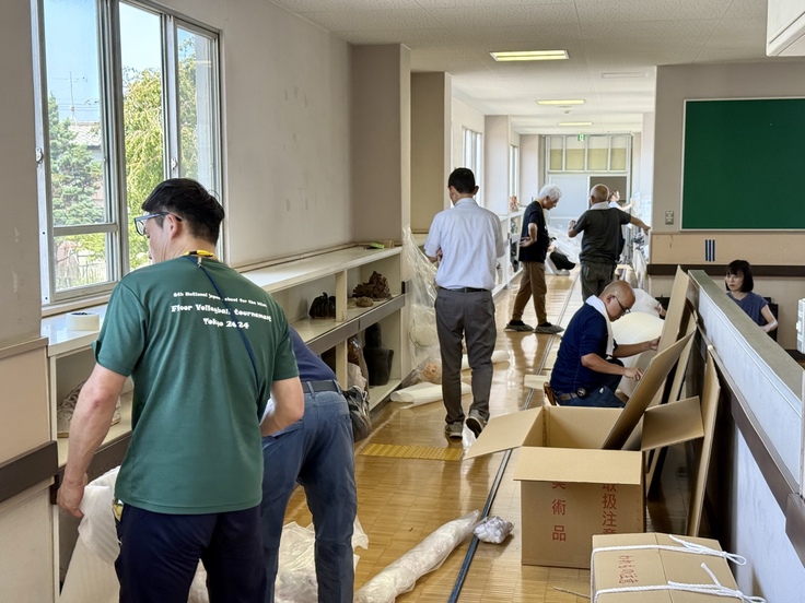 千葉盲学校2階ギャラリー移動作業風景