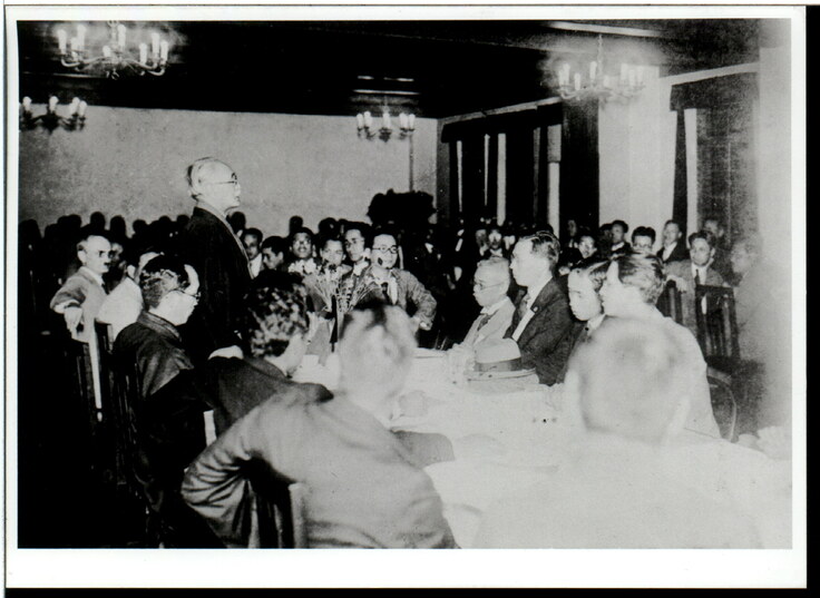 089 東京医療利用組合設立総会　立っているのは組合長新渡戸稲造.jpg