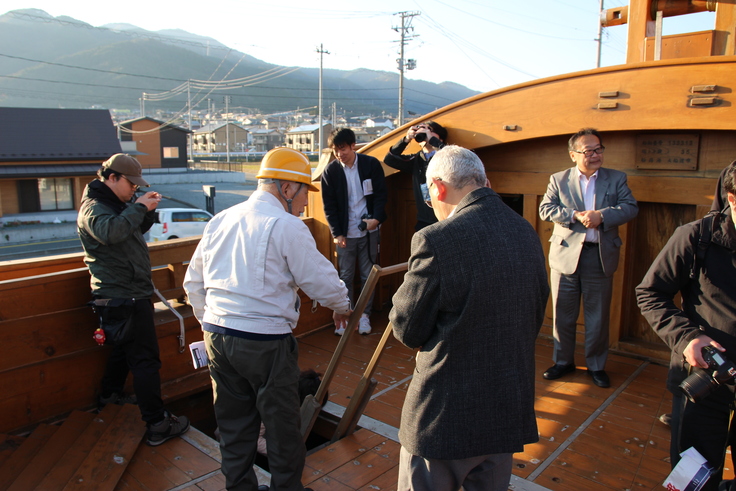 実際に船上に上がっていただき、船体の構造や腐食・劣化について説明。
