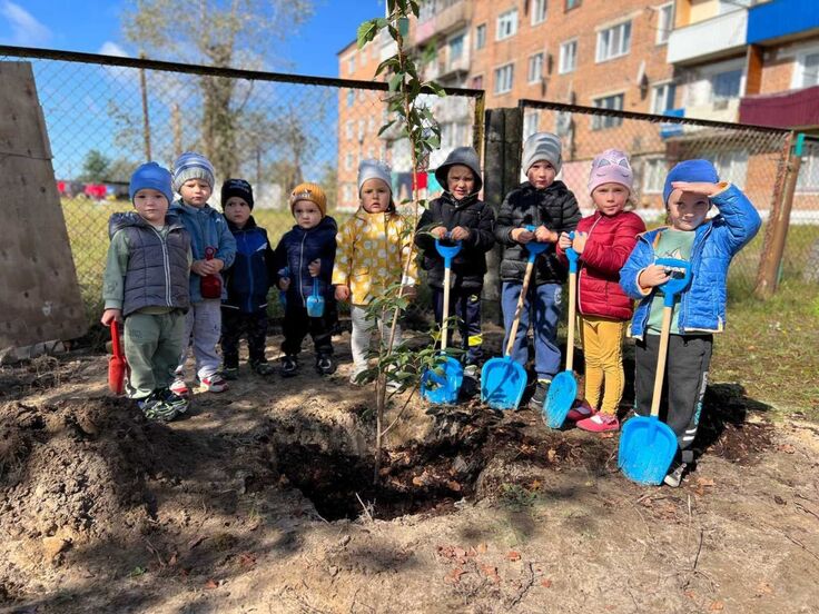「地雷ではなく桜を大地に、ミサイルではなく花を大空に」