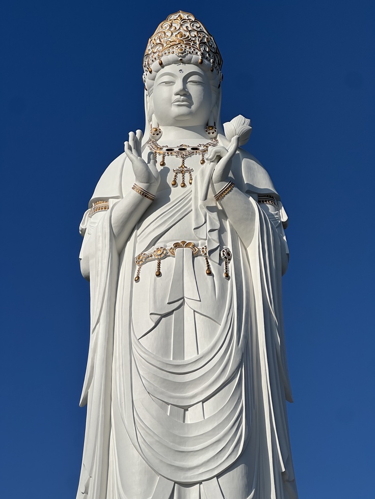 お色直し後の世界一美しい小豆島大観音