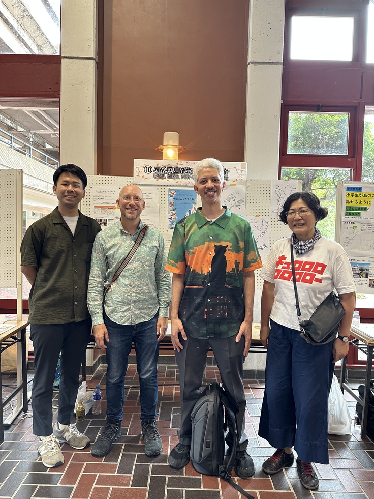 石垣サミットでの小浜島絵本チームと友人のマットさん