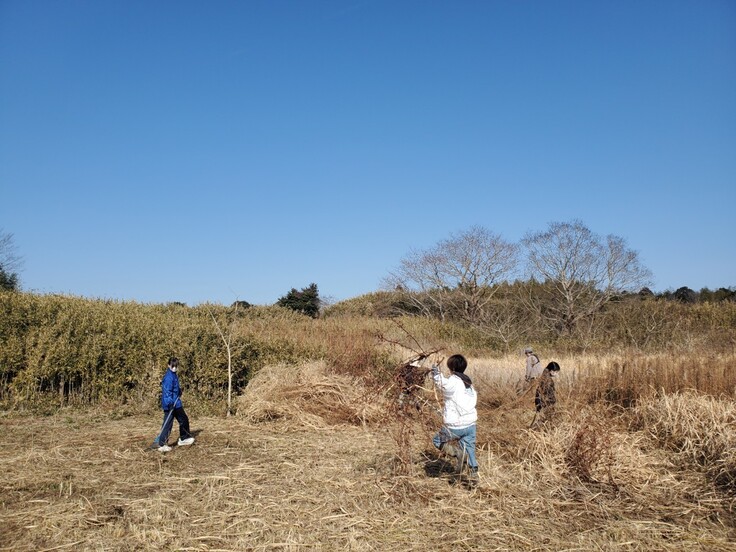 ボランティアの方と耕作放棄地草刈り
